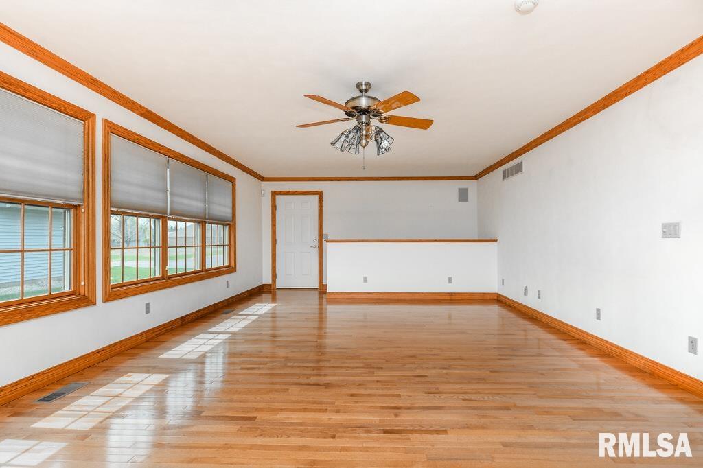 2000 Susan Hope Drive, Pekin, Illinois image 13