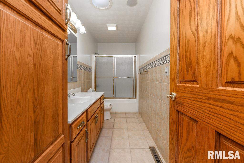 2000 Susan Hope Drive, Pekin, Illinois image 23