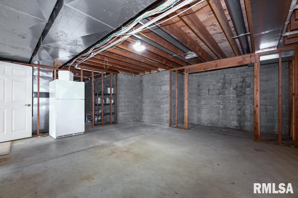 2000 Susan Hope Drive, Pekin, Illinois image 30