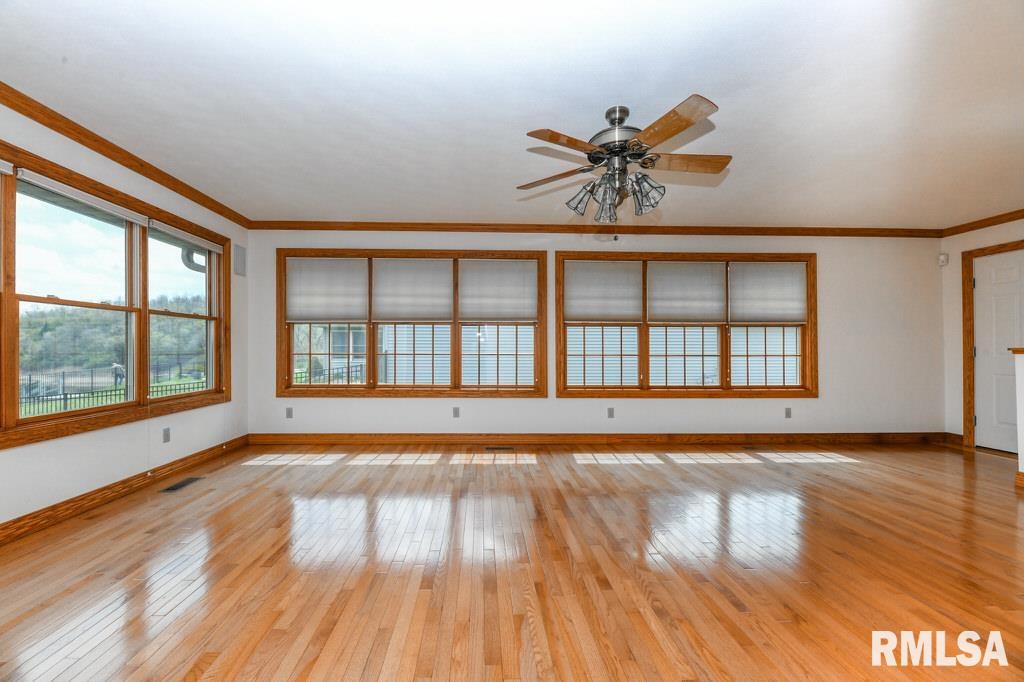 2000 Susan Hope Drive, Pekin, Illinois image 11
