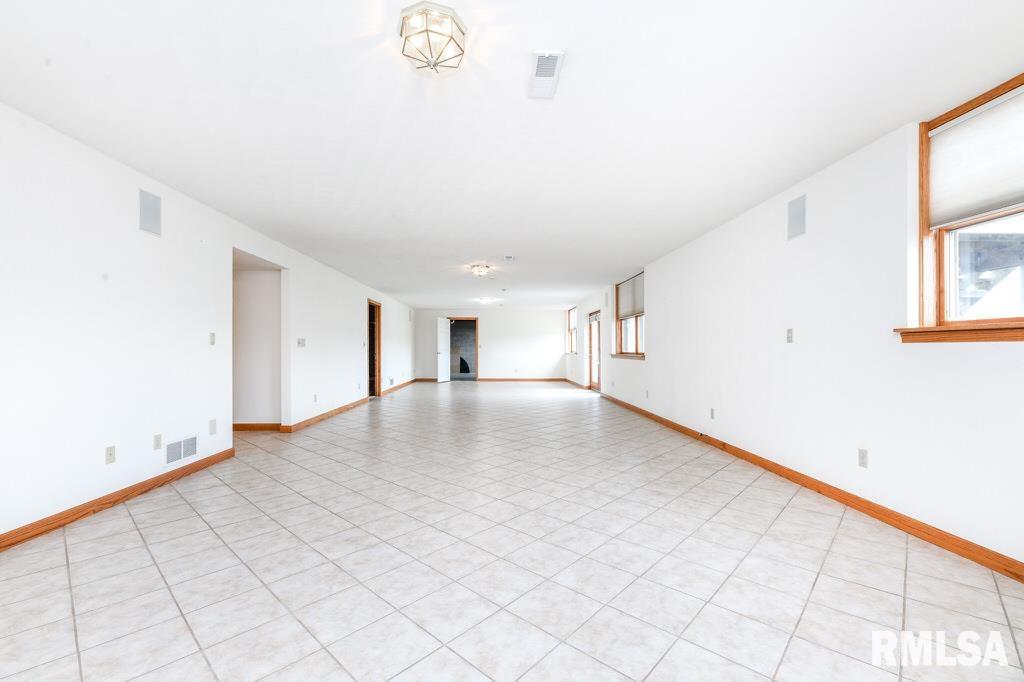 2000 Susan Hope Drive, Pekin, Illinois image 28