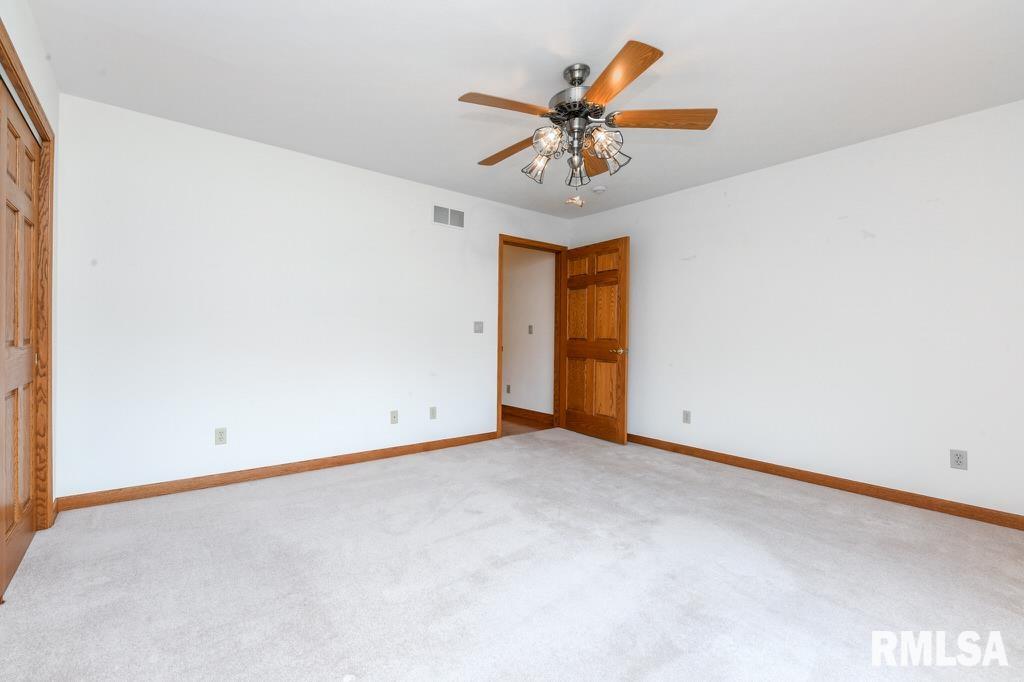 2000 Susan Hope Drive, Pekin, Illinois image 26