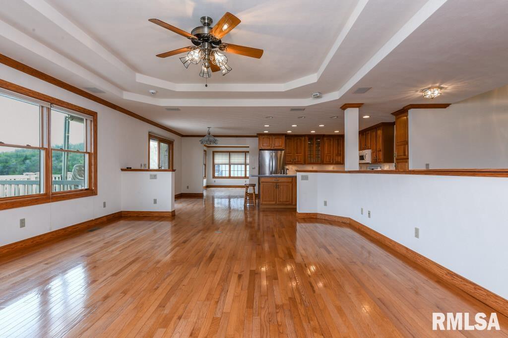 2000 Susan Hope Drive, Pekin, Illinois image 3