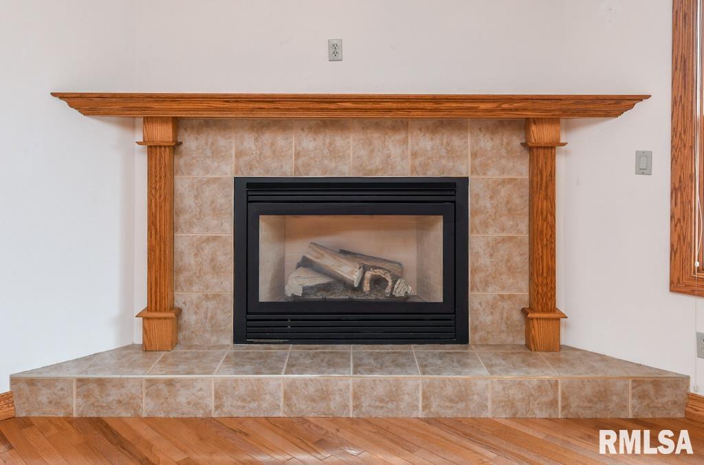 2000 Susan Hope Drive, Pekin, Illinois image 4