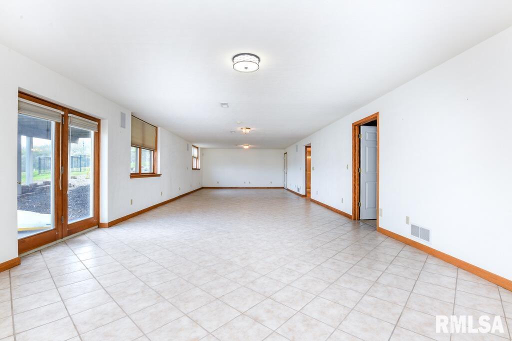 2000 Susan Hope Drive, Pekin, Illinois image 29