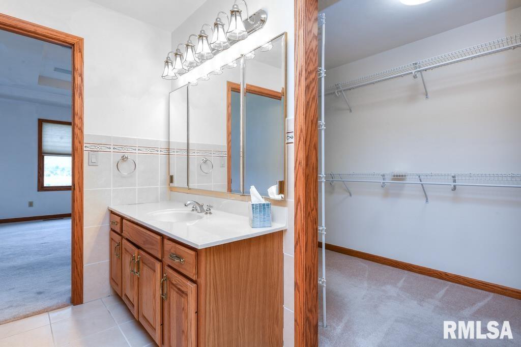 2000 Susan Hope Drive, Pekin, Illinois image 18
