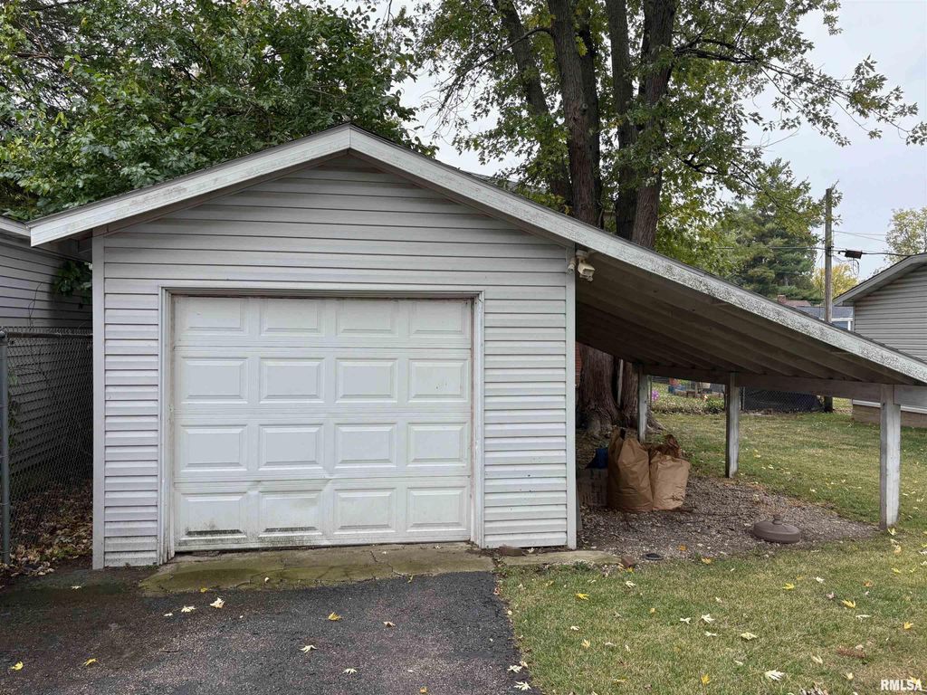 Photo of 23162320 W AYRES Avenue, West Peoria, IL 61604 (MLS # PA1261537)