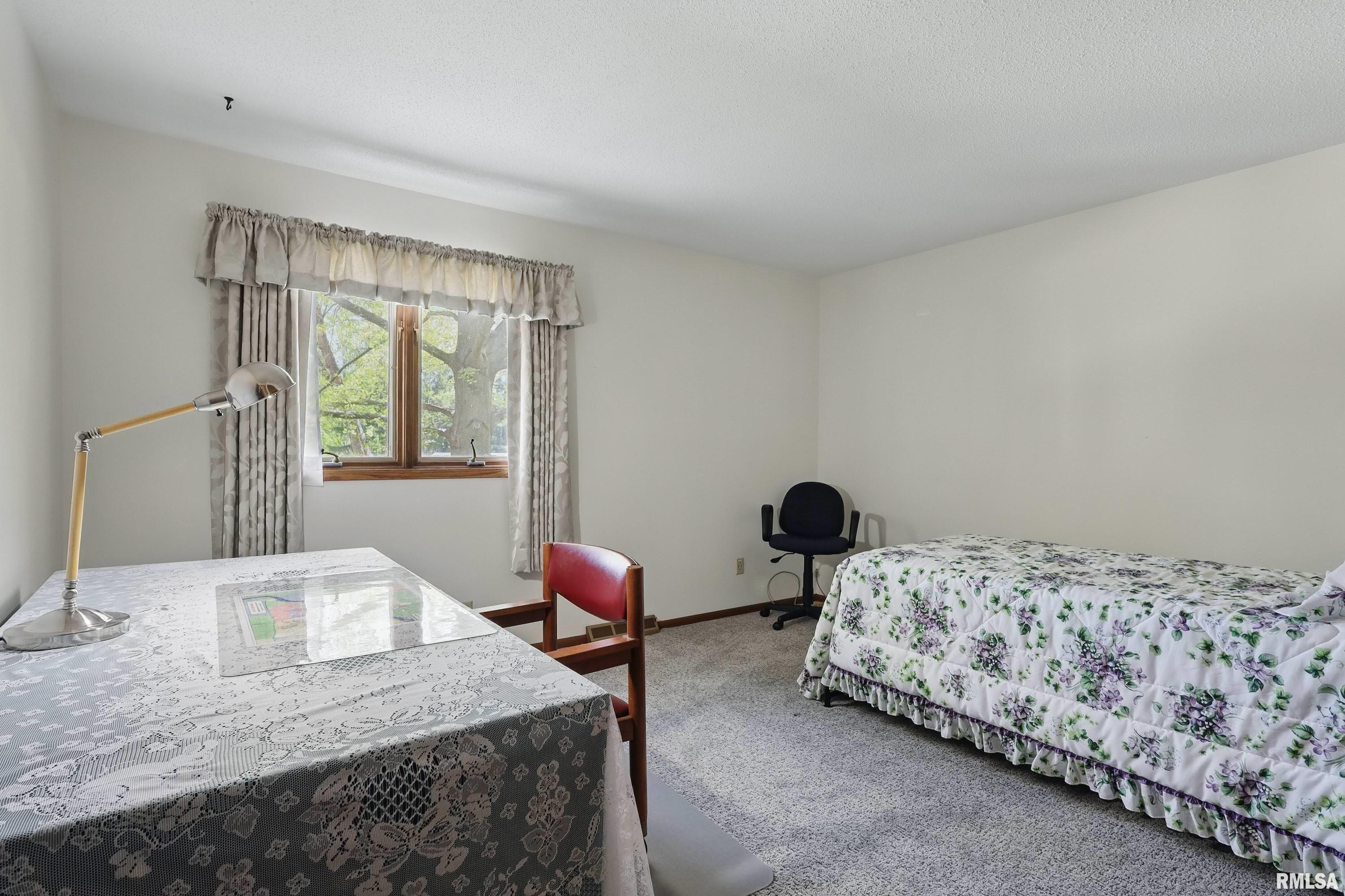 4890 Heatherstone Road, Bettendorf, Iowa image 24