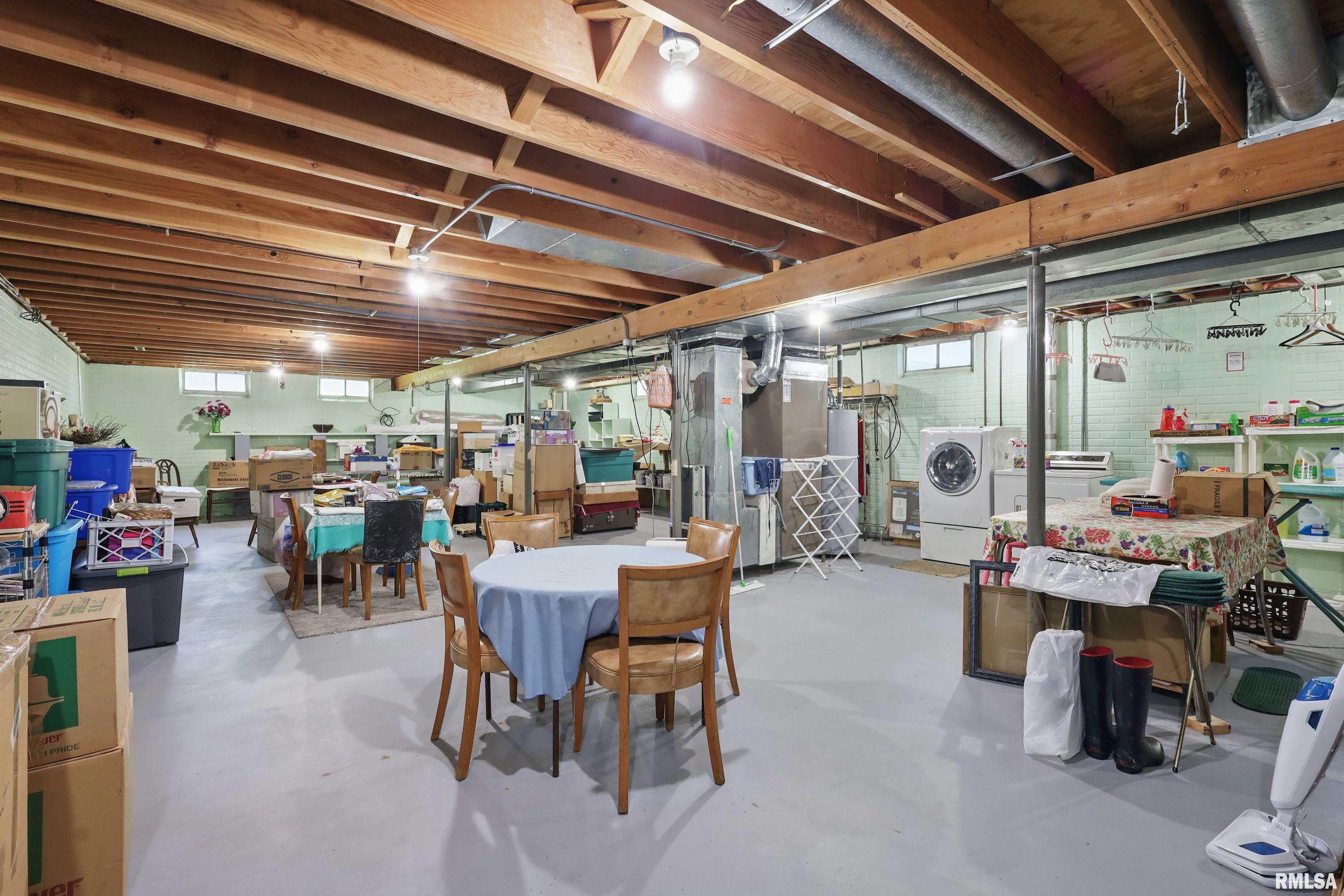 4890 Heatherstone Road, Bettendorf, Iowa image 34