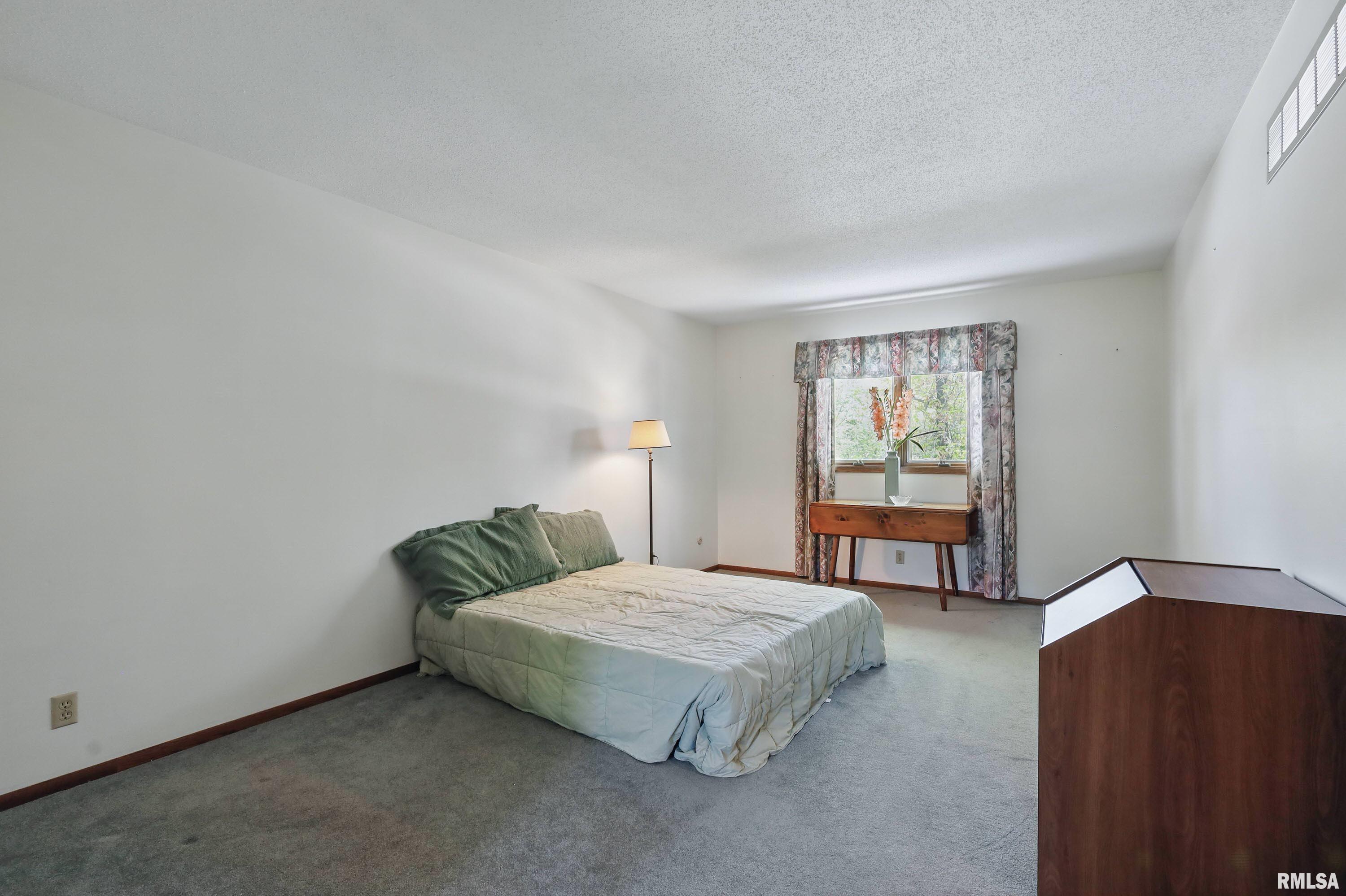 4890 Heatherstone Road, Bettendorf, Iowa image 28