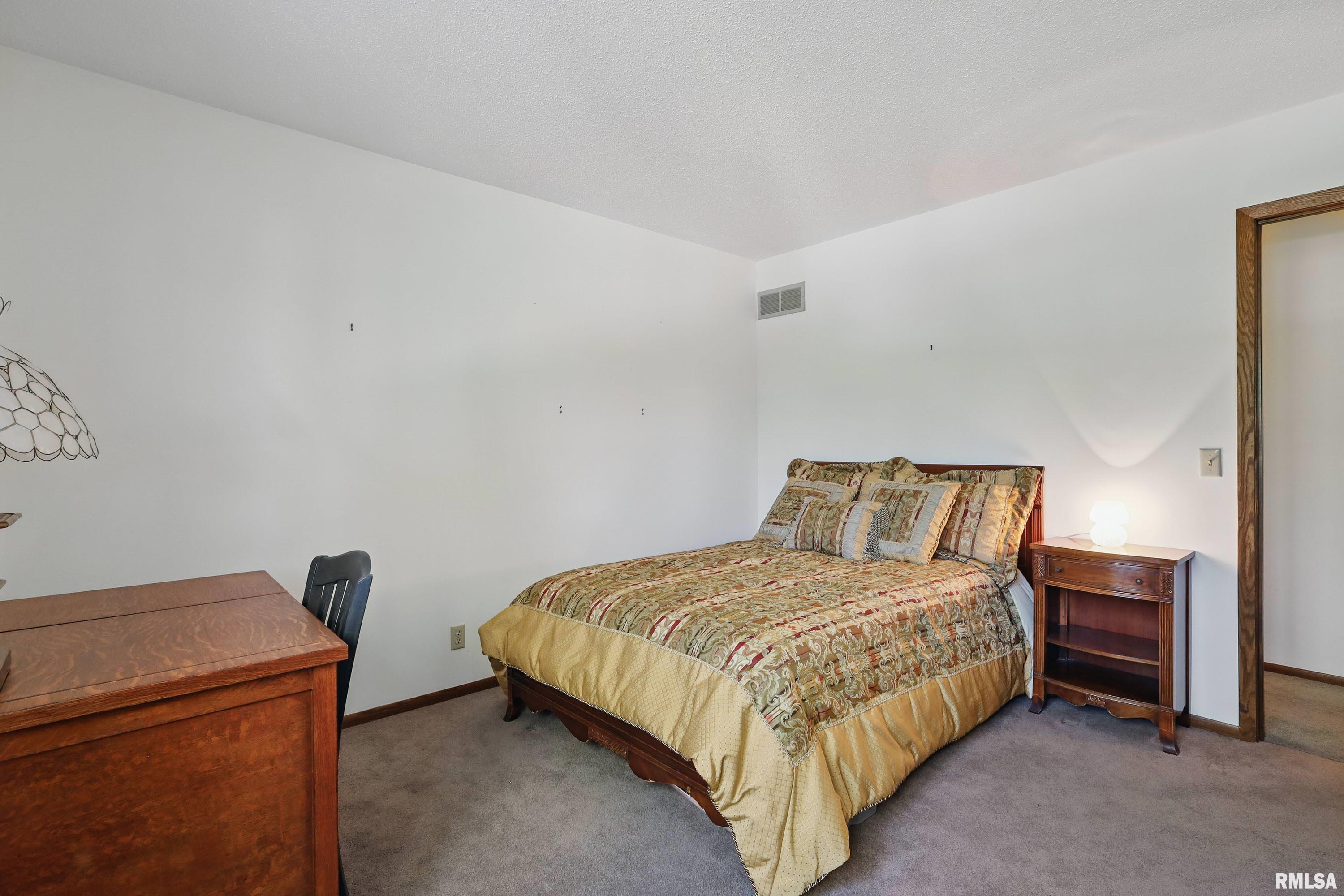 4890 Heatherstone Road, Bettendorf, Iowa image 22