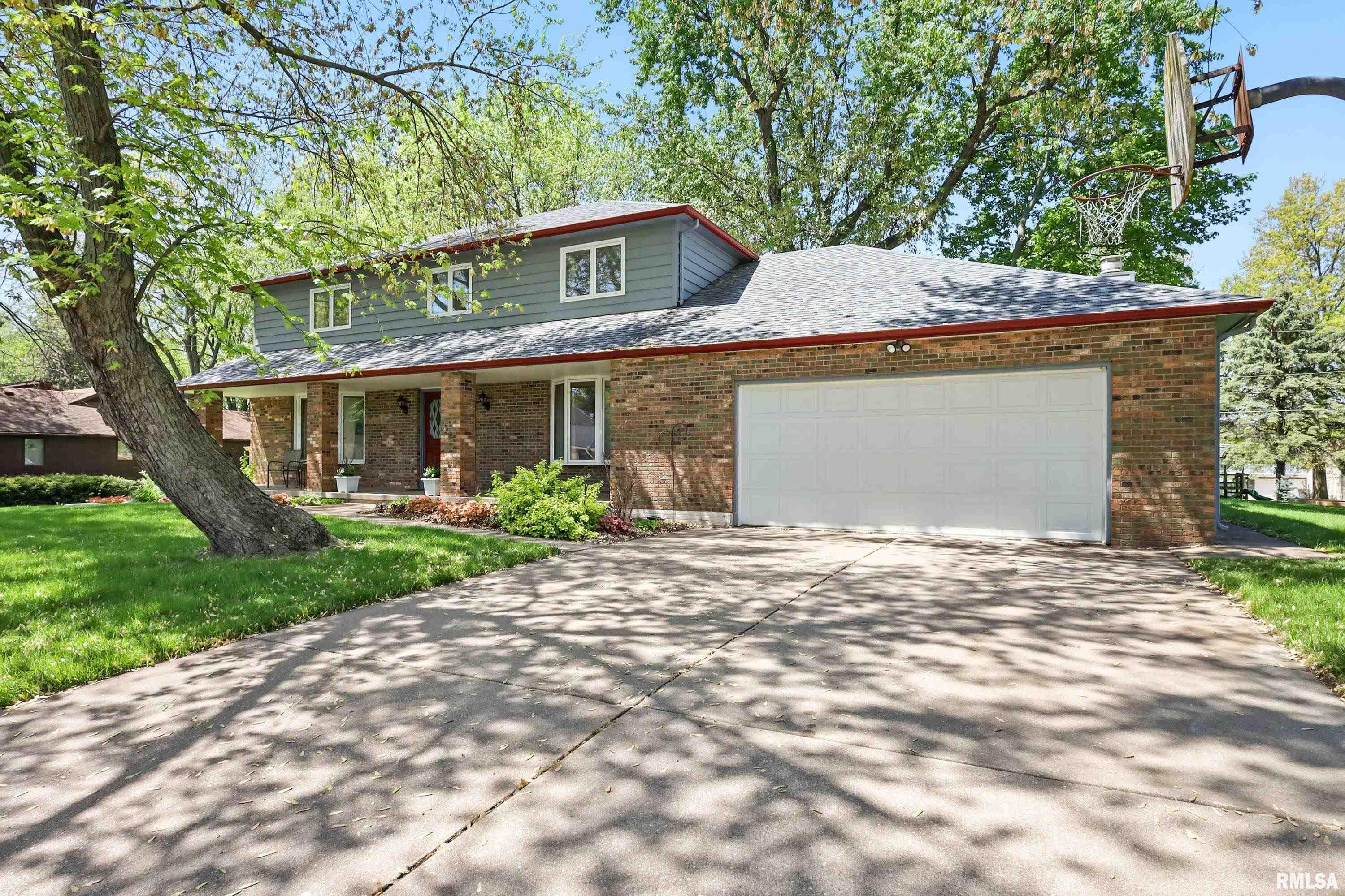 4890 Heatherstone Road, Bettendorf, Iowa image 2