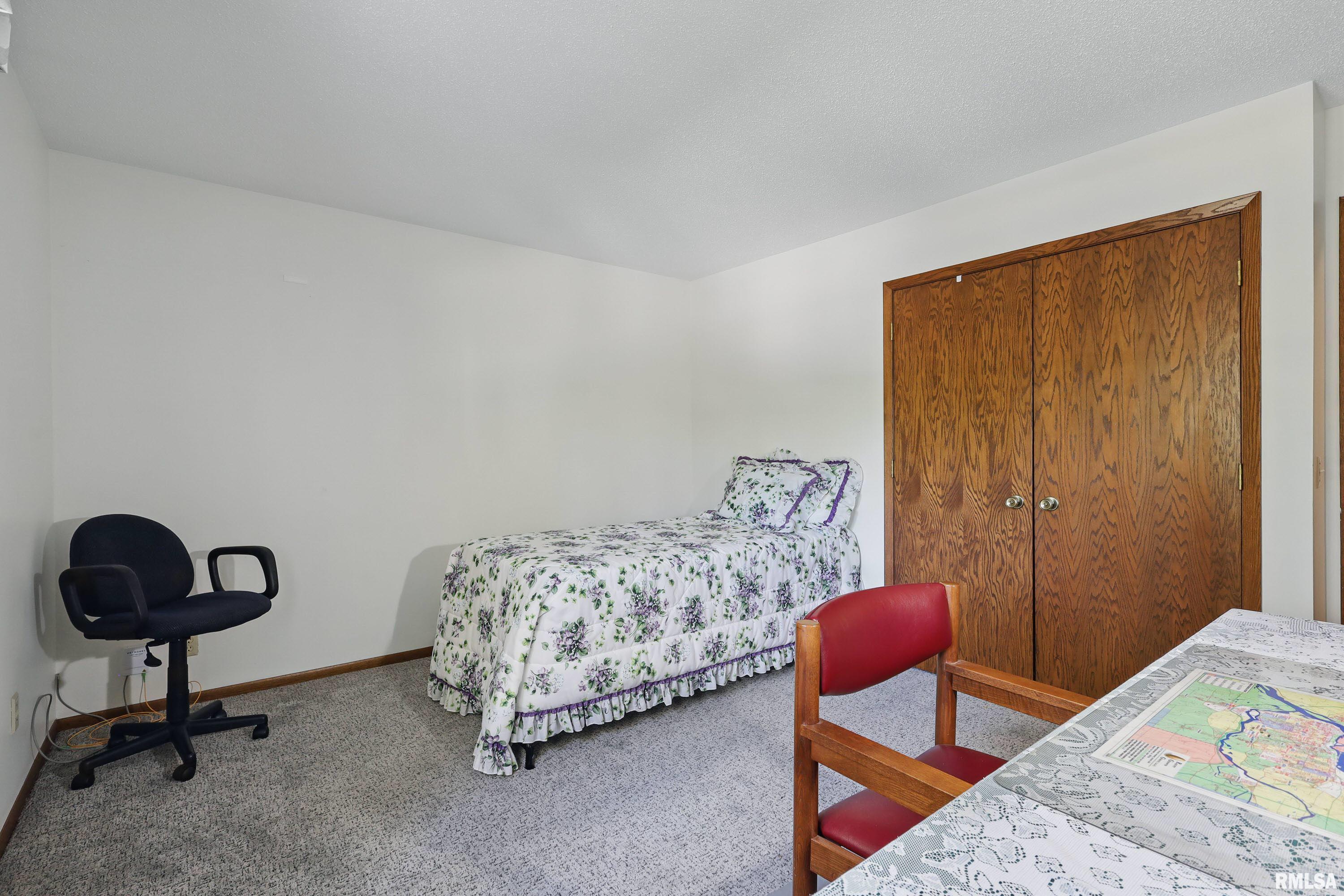 4890 Heatherstone Road, Bettendorf, Iowa image 25