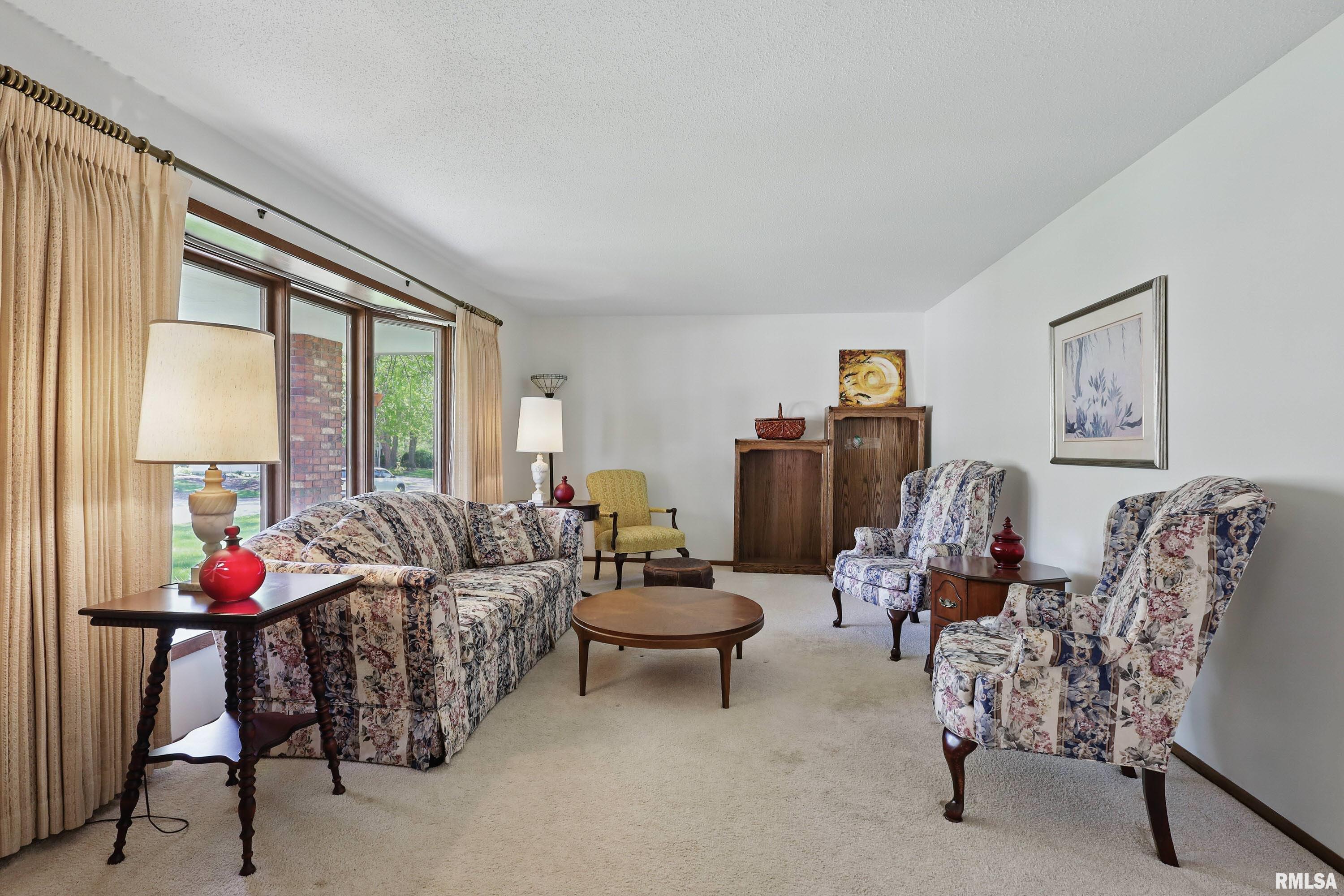 4890 Heatherstone Road, Bettendorf, Iowa image 5