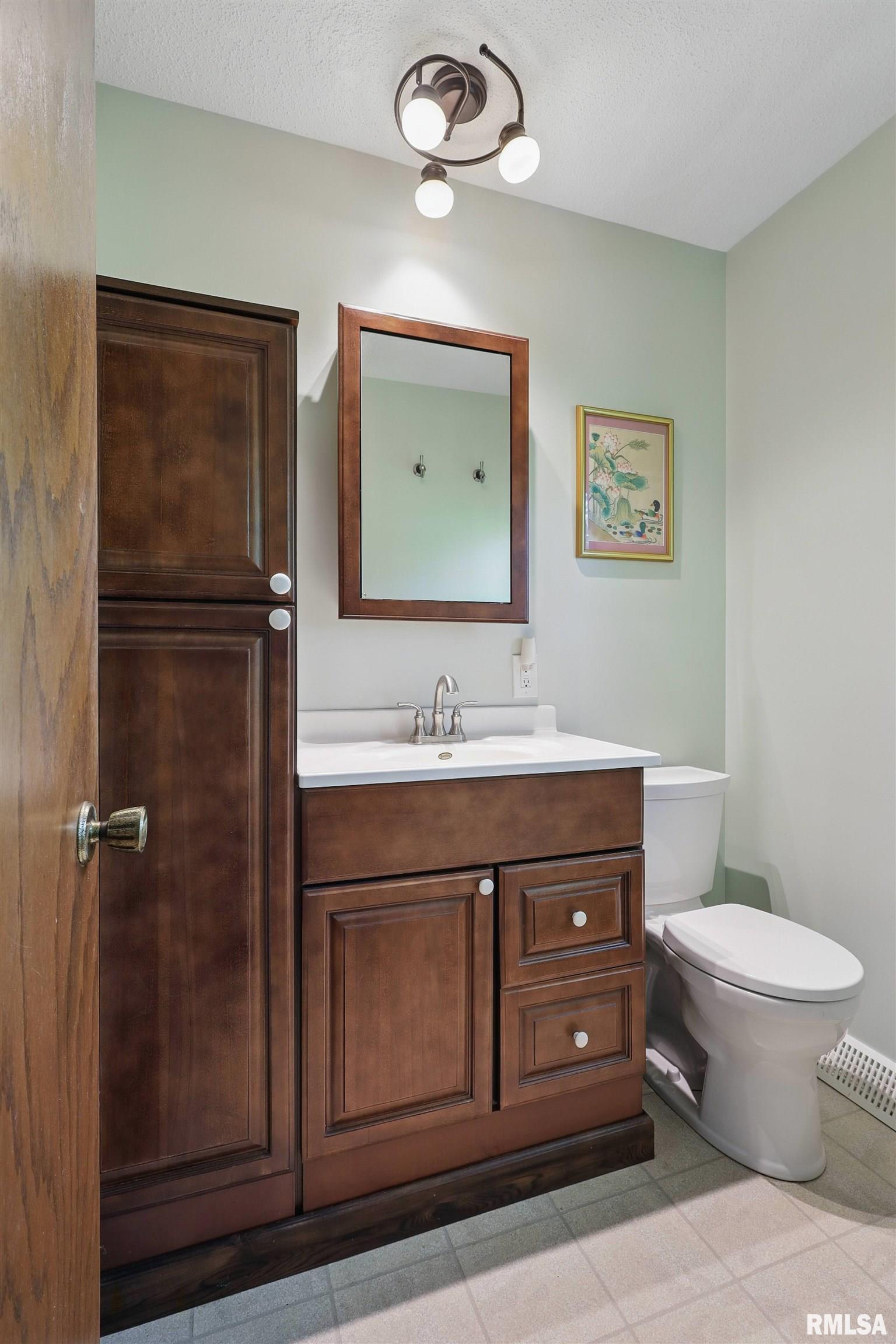 4890 Heatherstone Road, Bettendorf, Iowa image 32