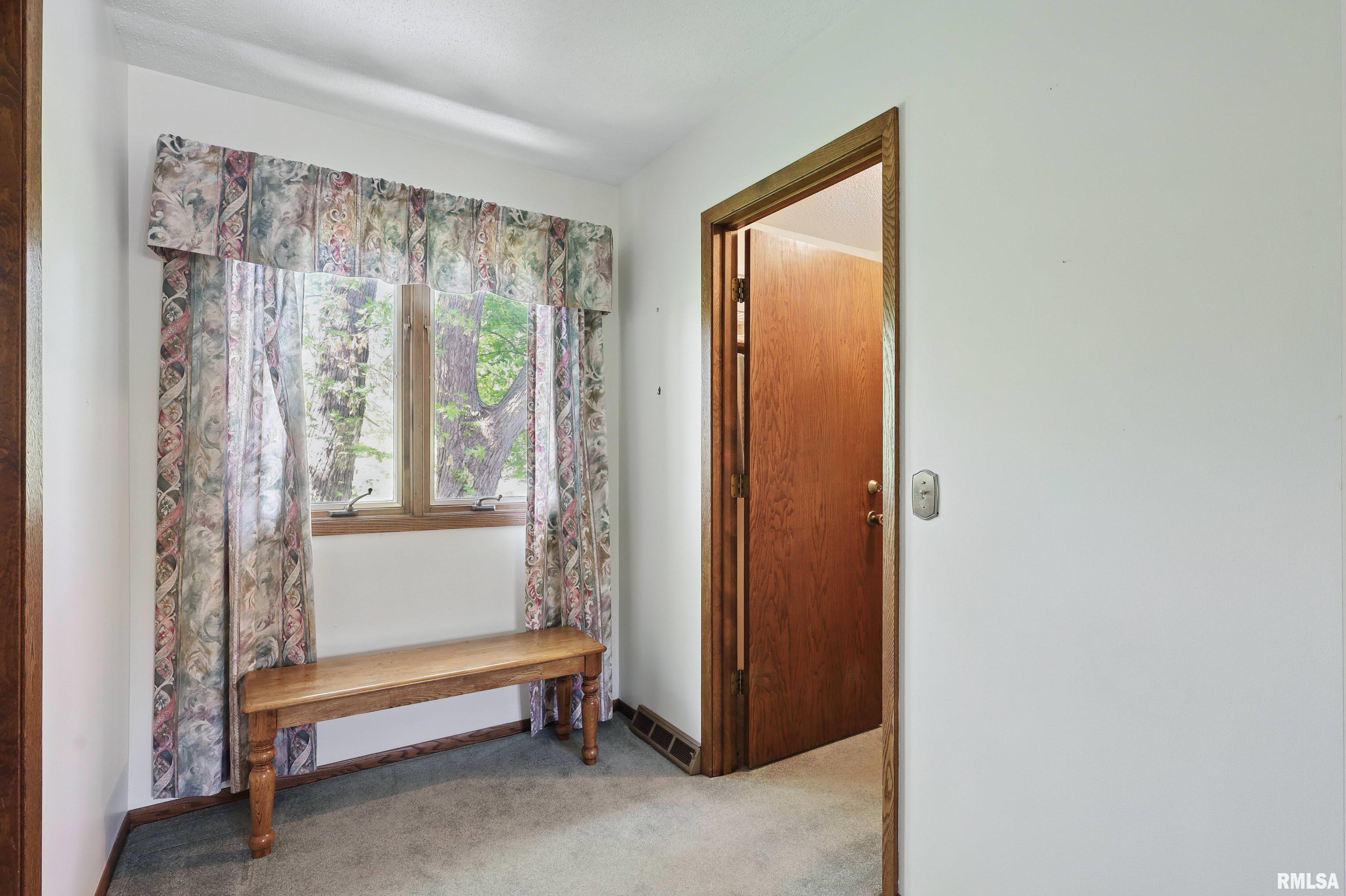 4890 Heatherstone Road, Bettendorf, Iowa image 30