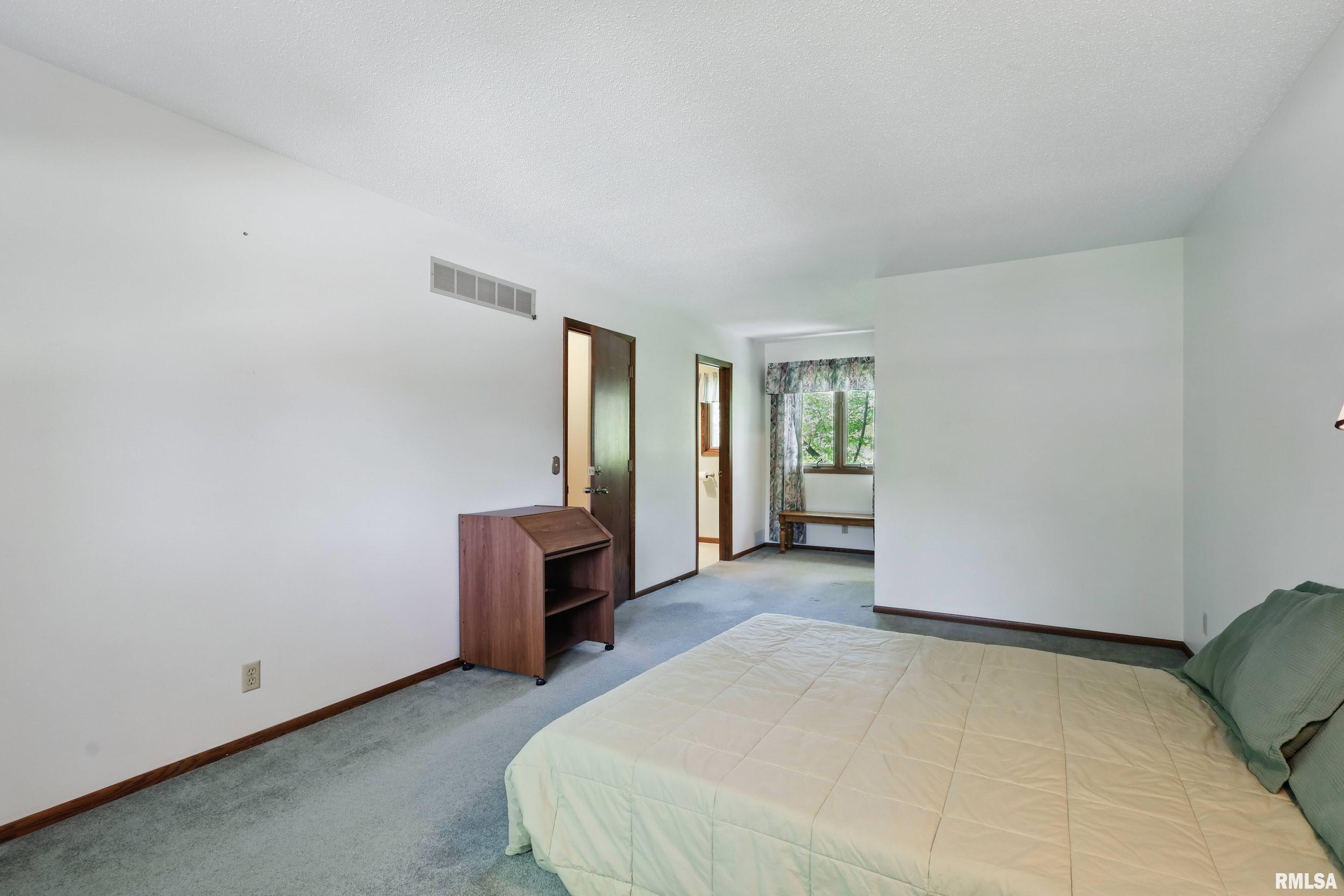 4890 Heatherstone Road, Bettendorf, Iowa image 29