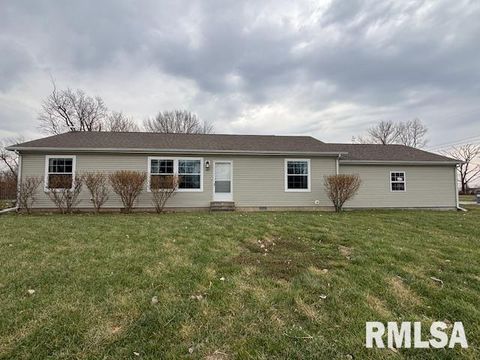 Homes For Sale - 207 W Grand Avenue<br/> Macoupin County, Modesto, IL 62667