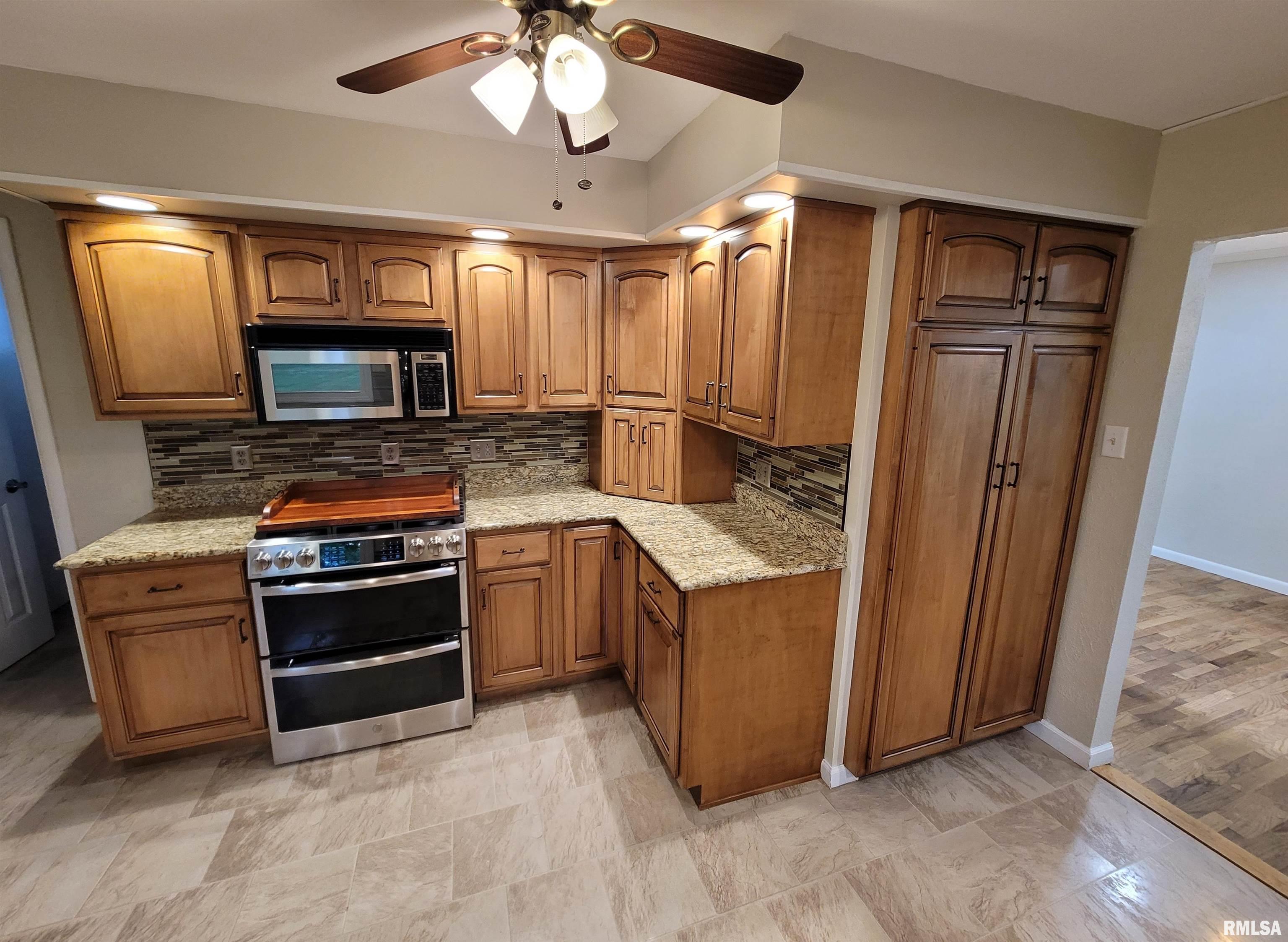 219 Oak Tree Avenue, Salem, Illinois image 5