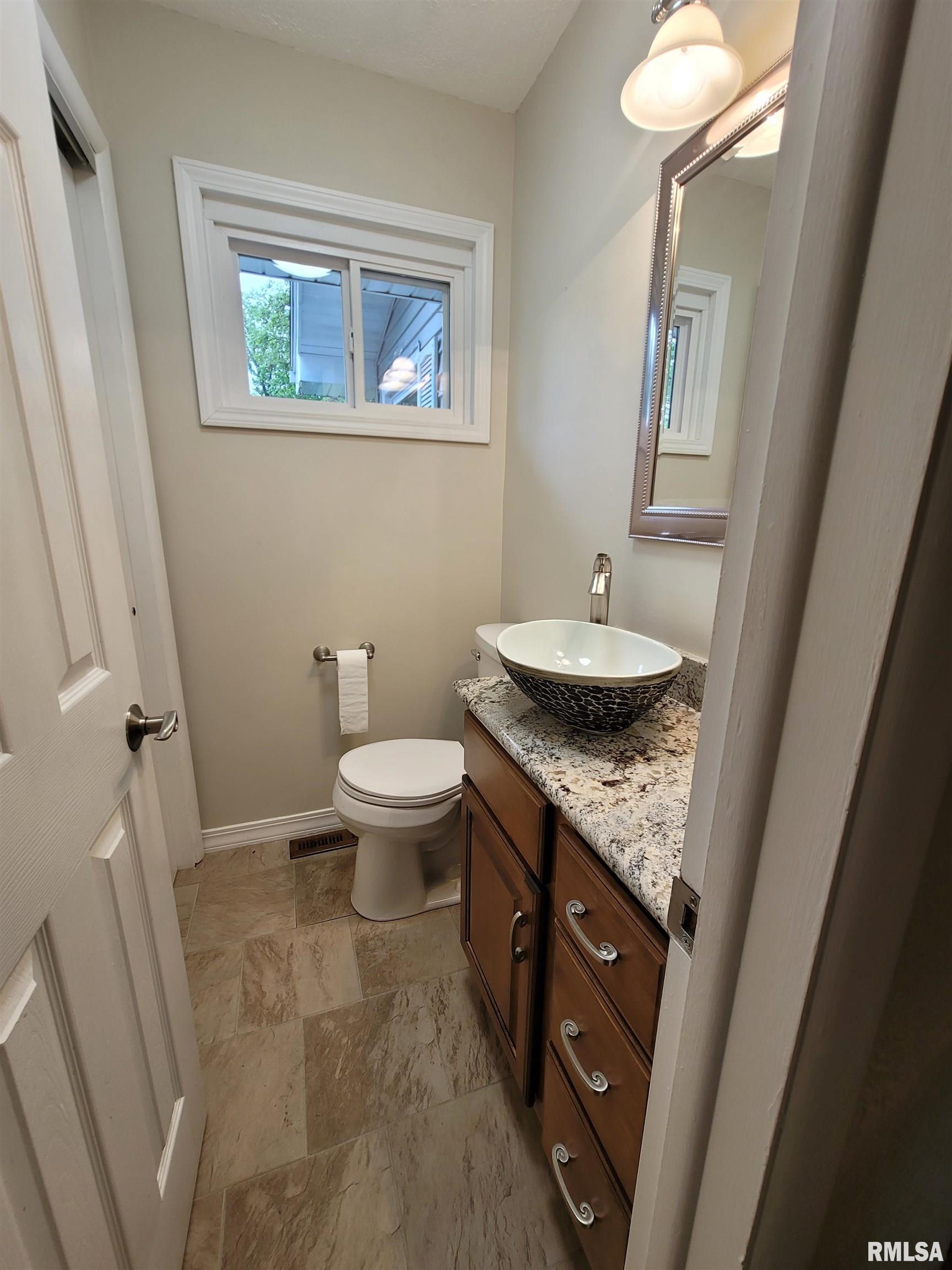 219 Oak Tree Avenue, Salem, Illinois image 23