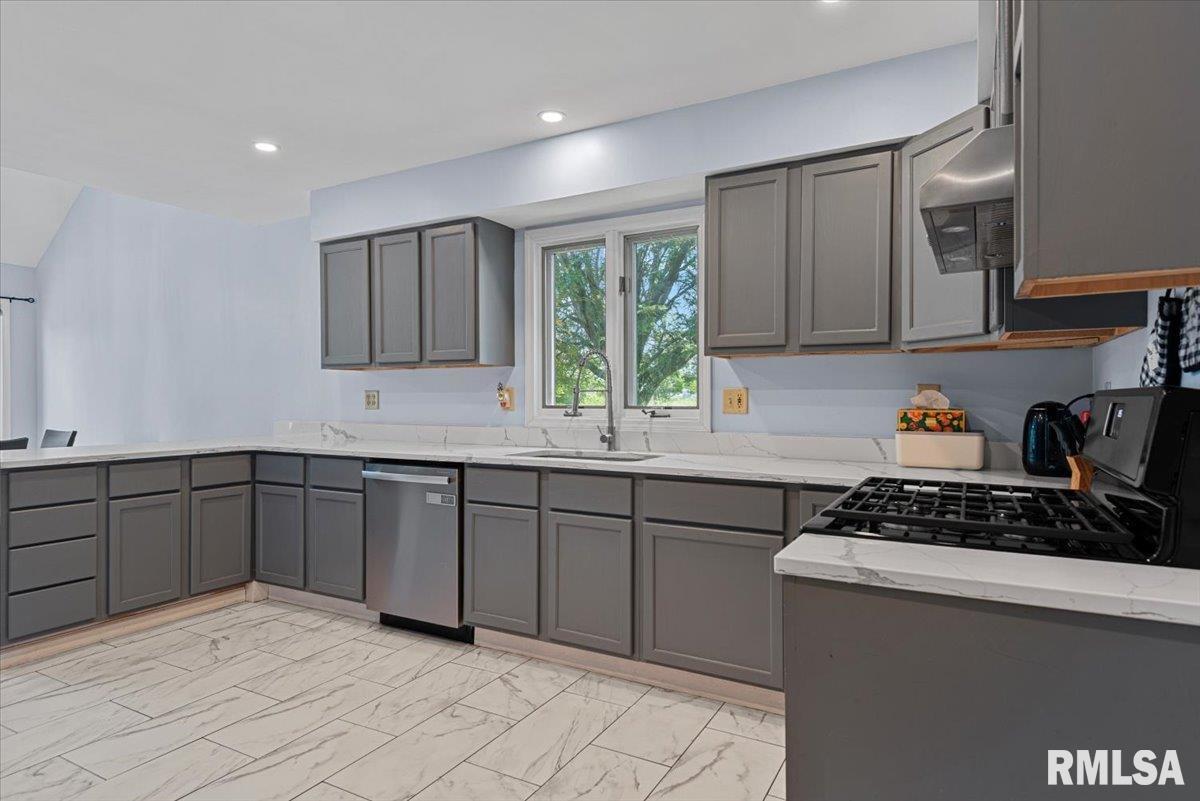 4501 Venetian Drive, Springfield, Illinois image 14