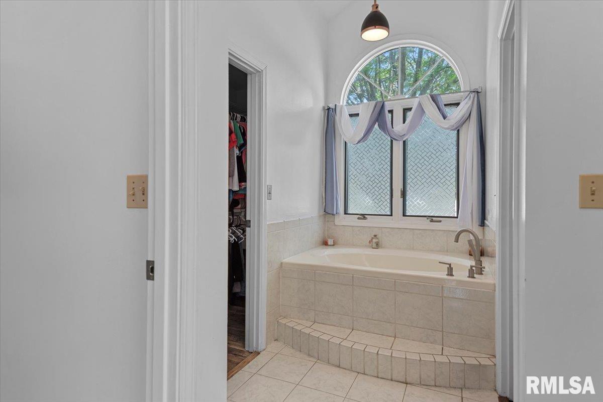 4501 Venetian Drive, Springfield, Illinois image 22