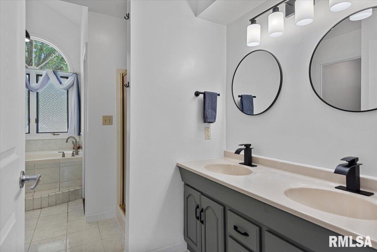 4501 Venetian Drive, Springfield, Illinois image 21