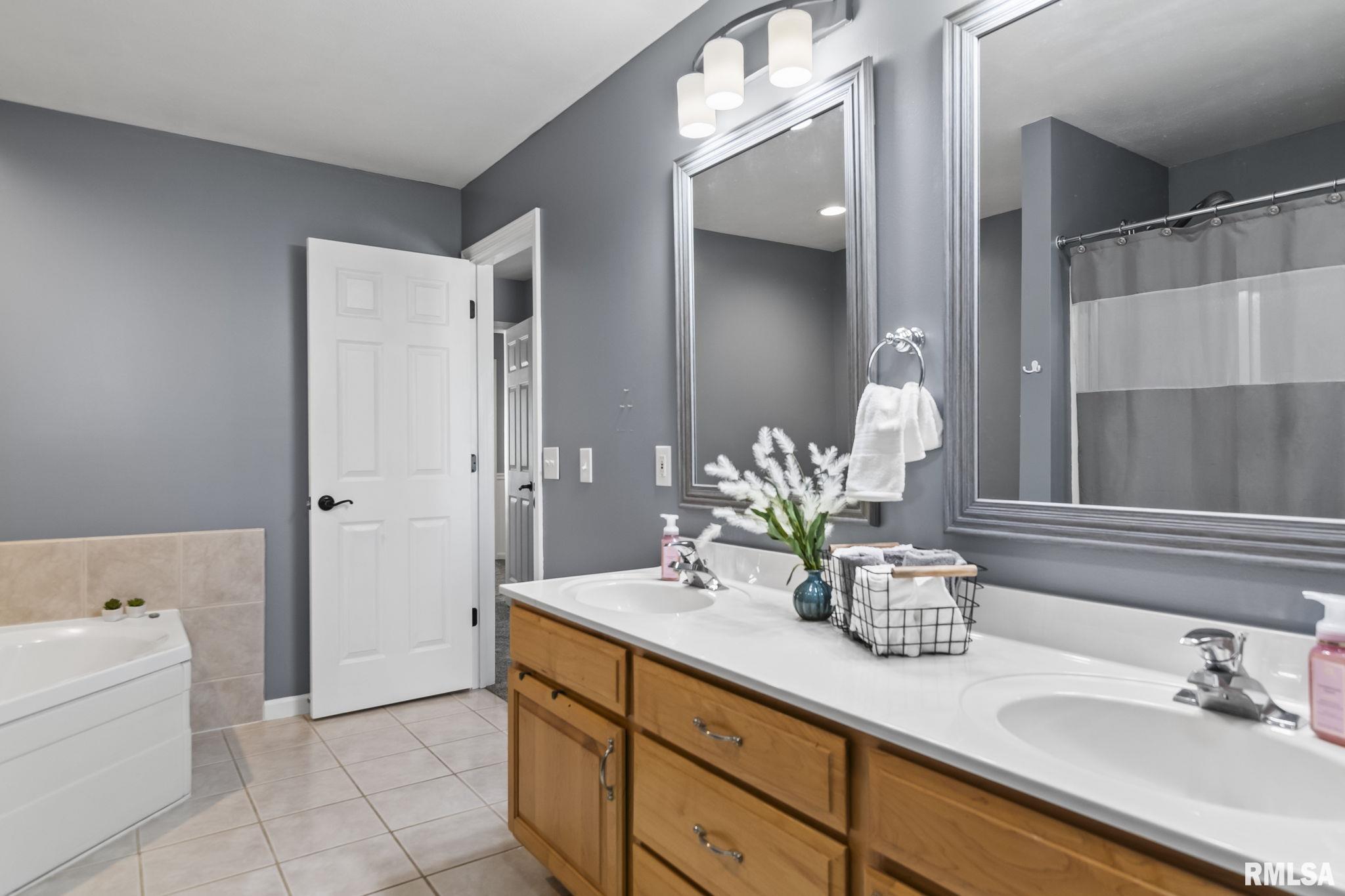 1505 Redwood Drive, Chatham, Illinois image 18