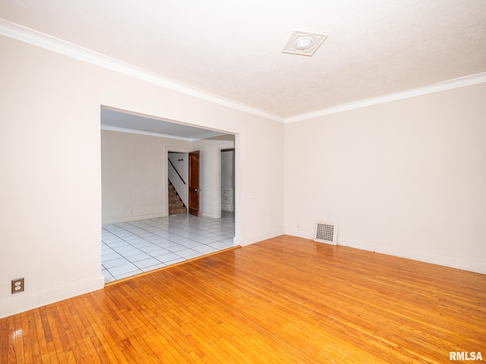2203 N Prospect Road, Peoria, Illinois image 10