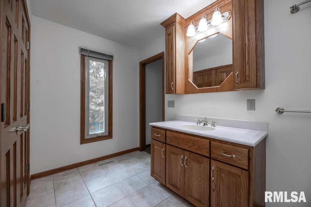 515 Illini Drive, East Peoria, Illinois image 35