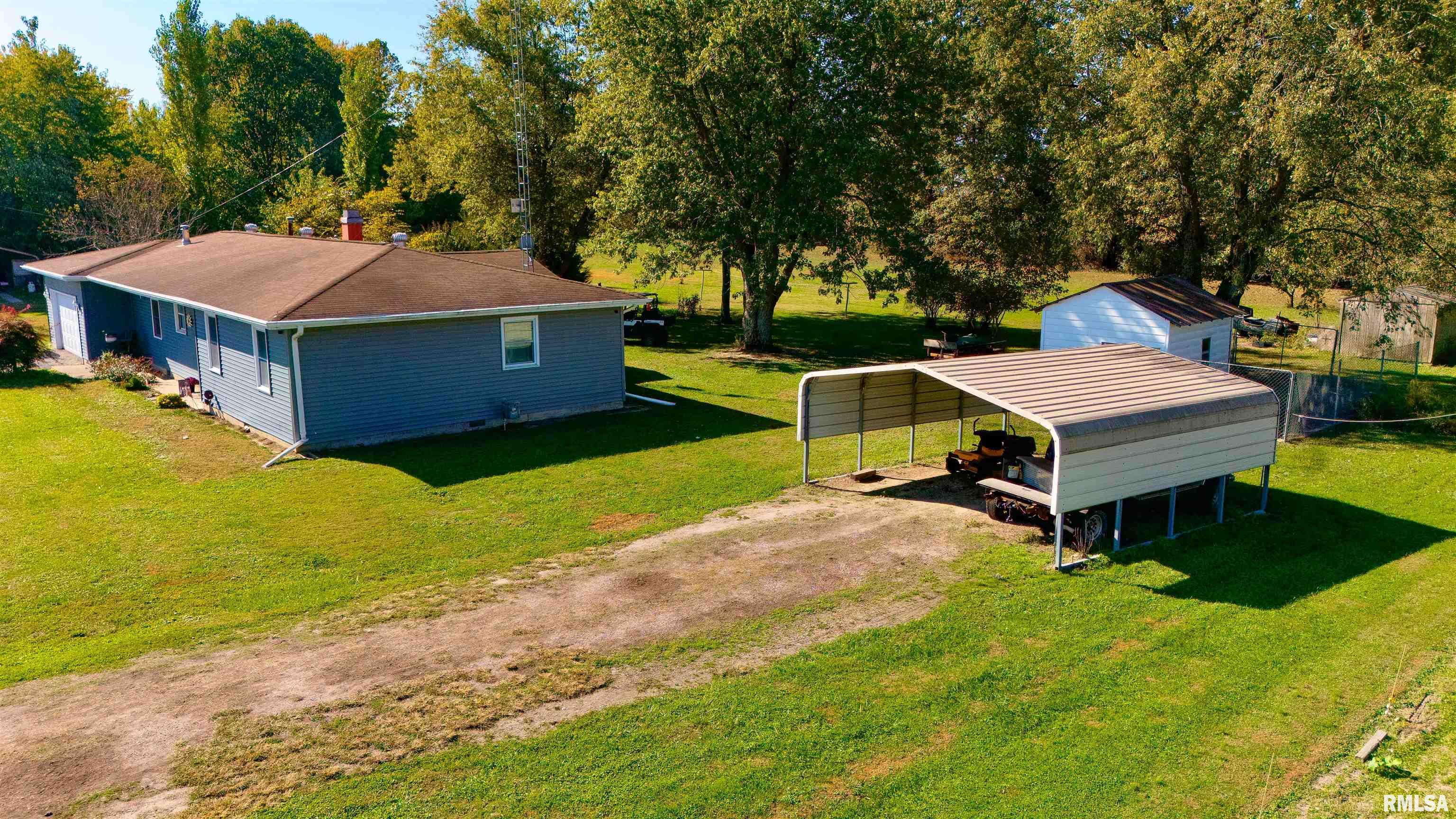 212 S Clark Avenue Southeast, Clay City, Illinois image 2