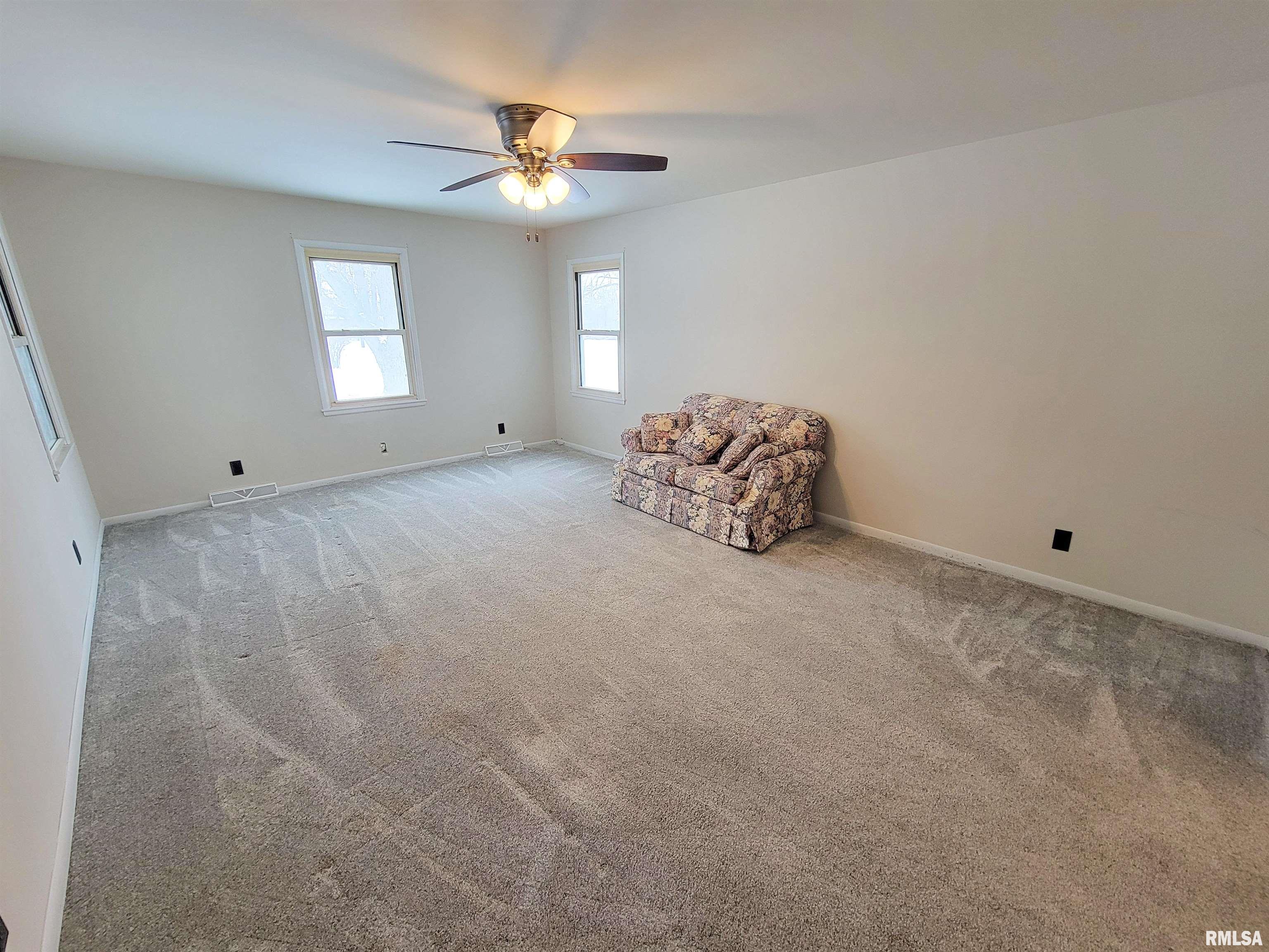 212 S Clark Avenue Southeast, Clay City, Illinois image 14
