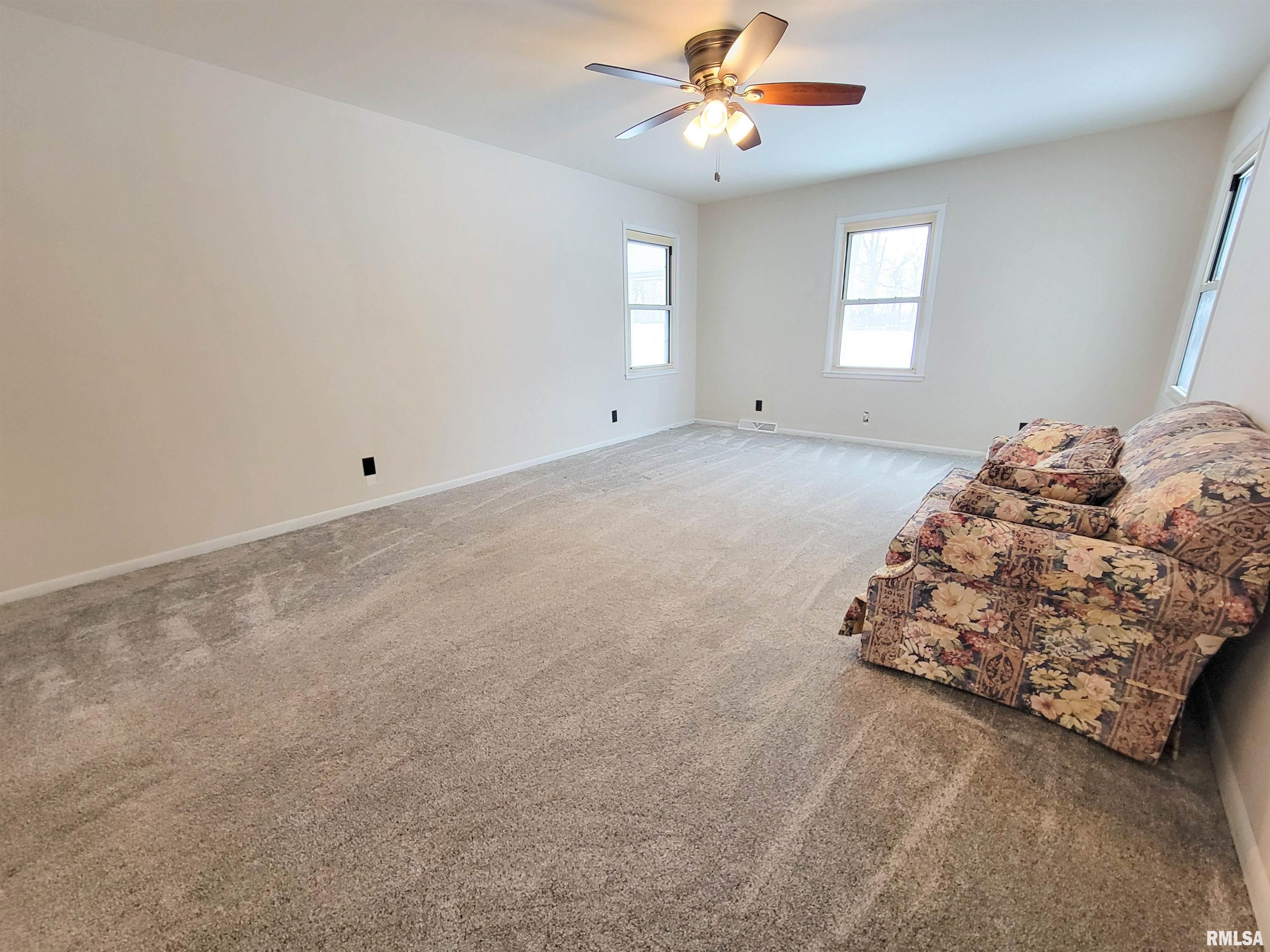 212 S Clark Avenue Southeast, Clay City, Illinois image 15