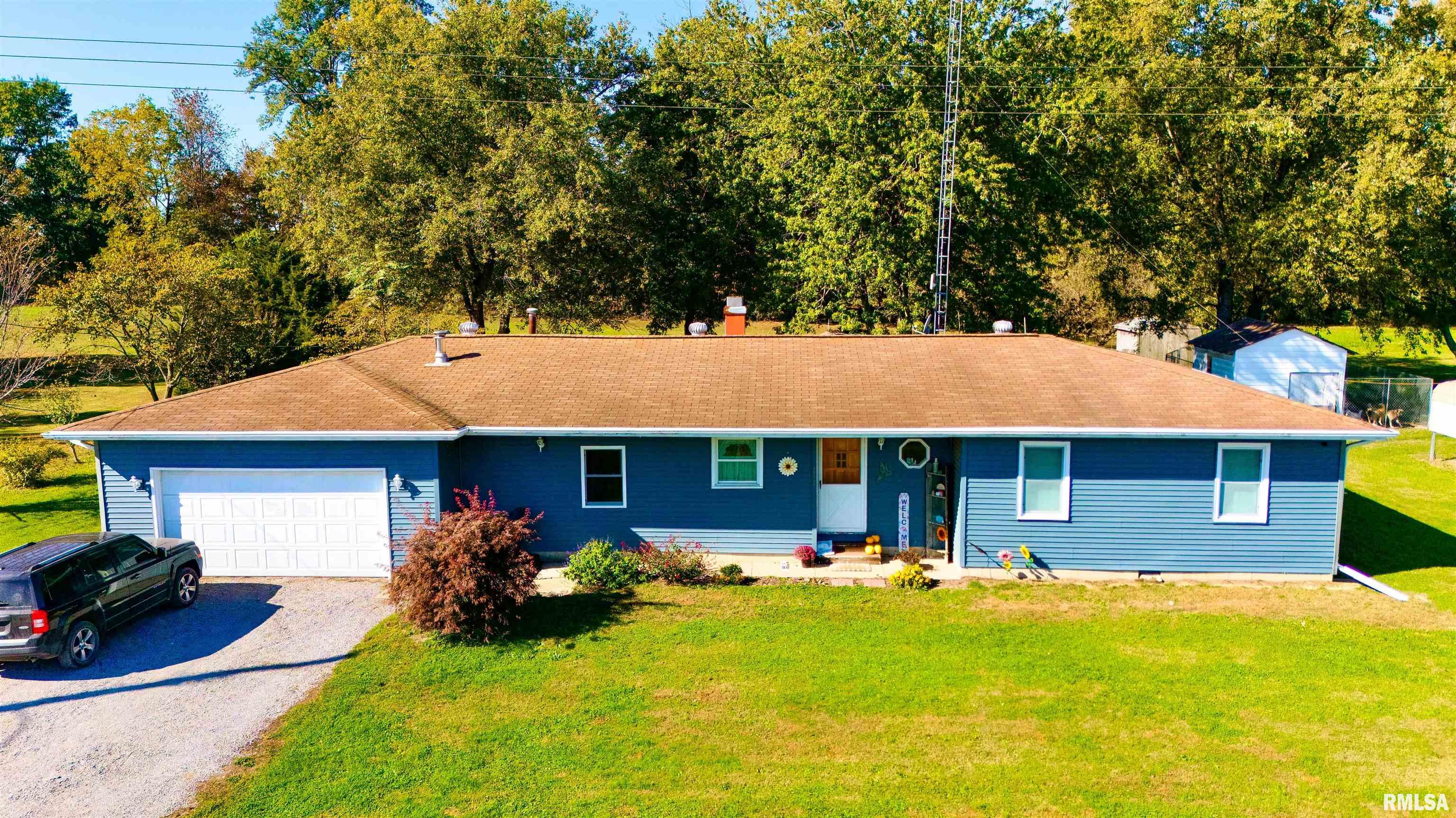 212 S Clark Avenue Southeast, Clay City, Illinois image 1