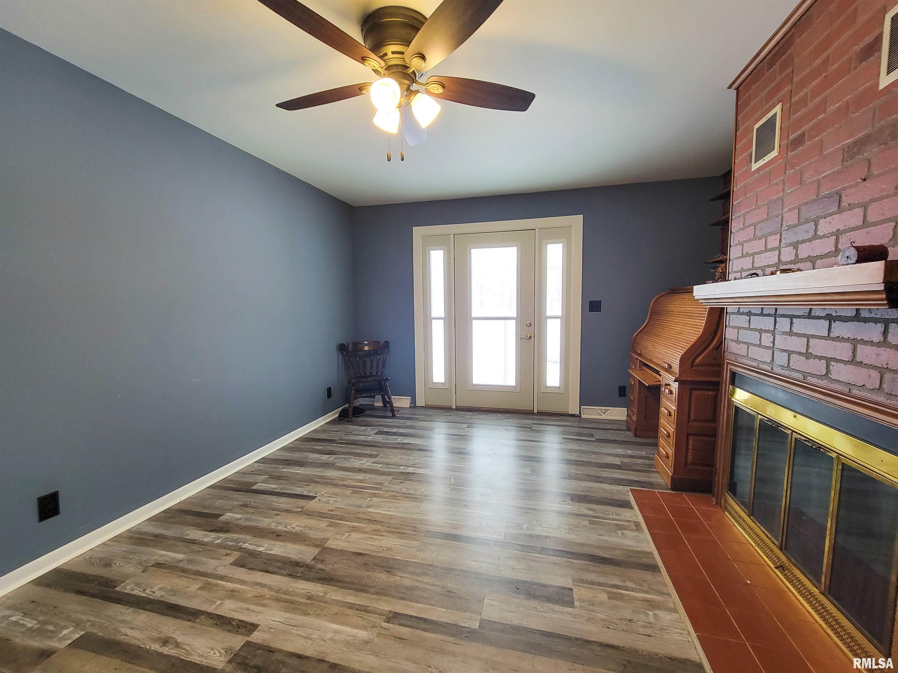 212 S Clark Avenue Southeast, Clay City, Illinois image 28