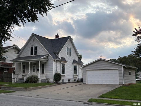 Homes For Sale - 308 S Cherokee Street<br/> Christian County, Taylorville, IL 62568