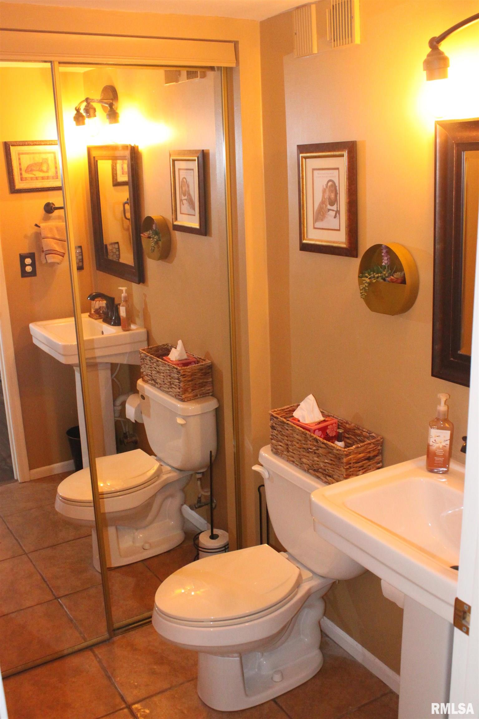 1315 30th Avenue #8, East Moline, Illinois image 5
