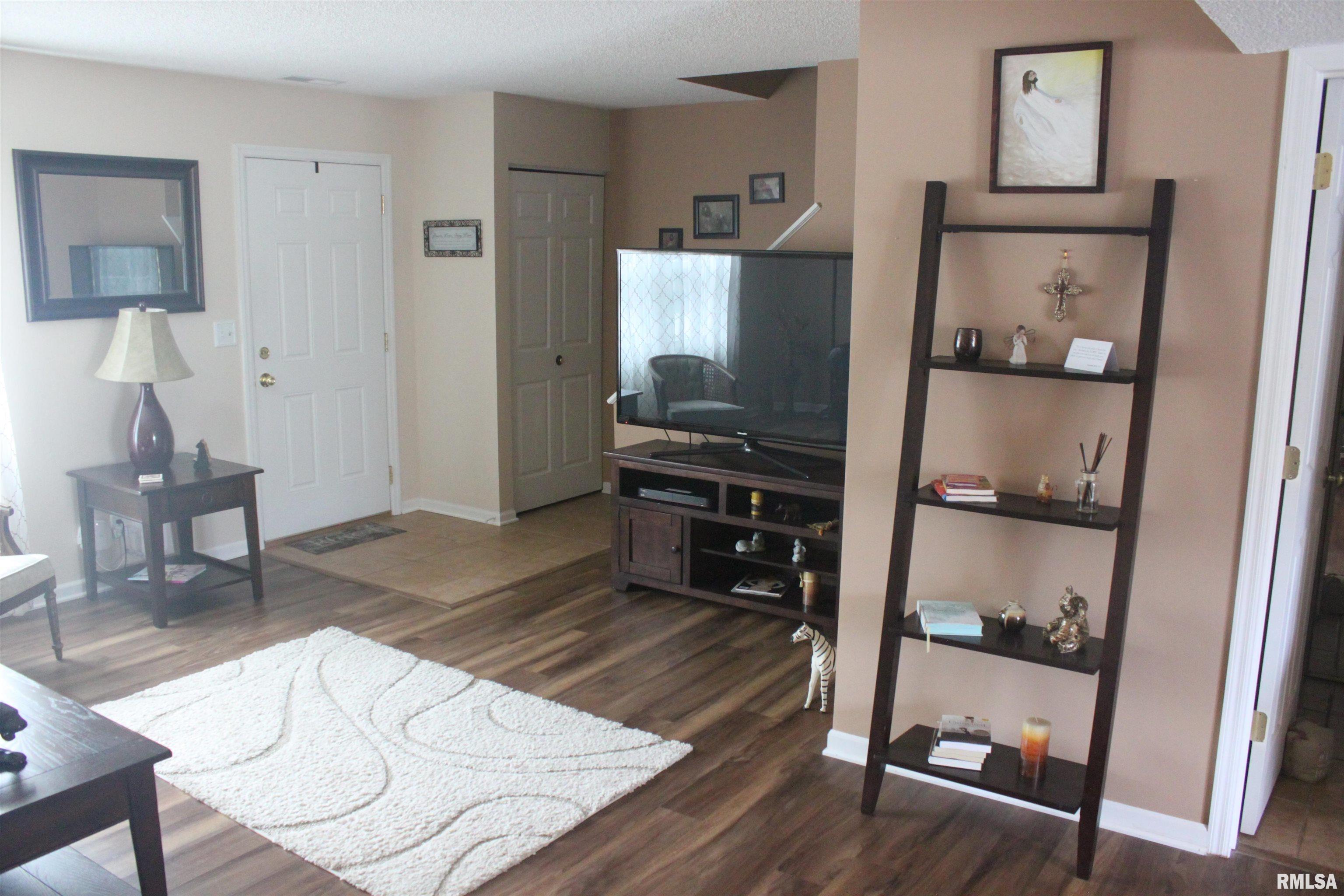 1315 30th Avenue #8, East Moline, Illinois image 3