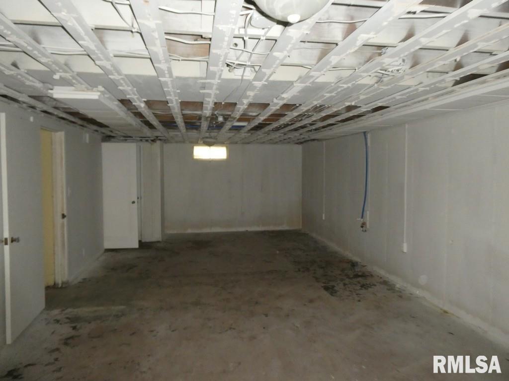 2305 S State Street, Springfield, Illinois image 20