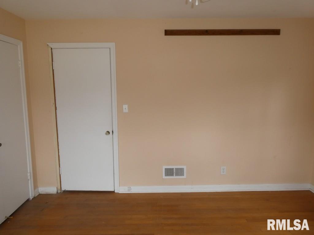 2305 S State Street, Springfield, Illinois image 10