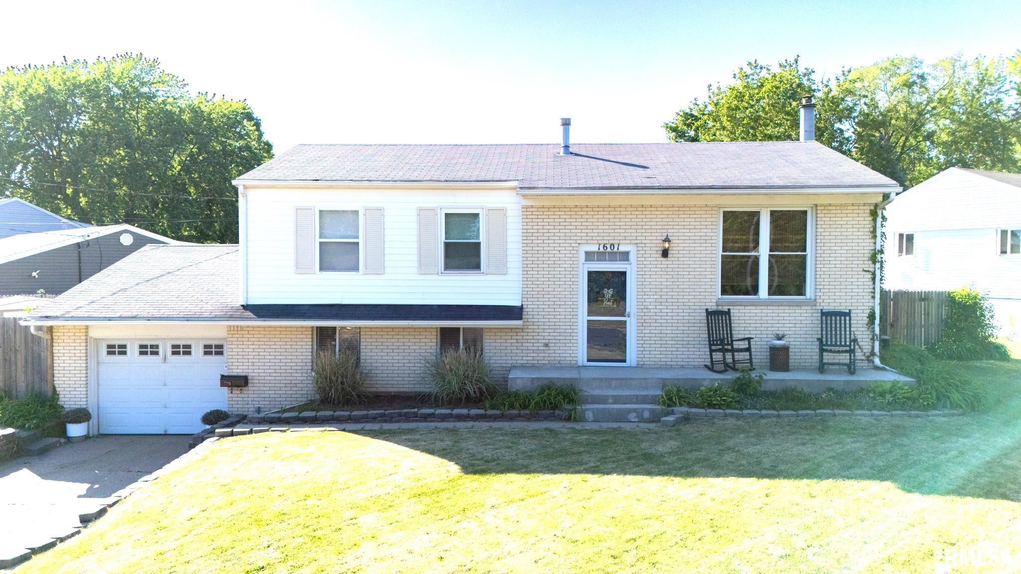 1601 Memorial Drive, Pekin, Illinois image 1