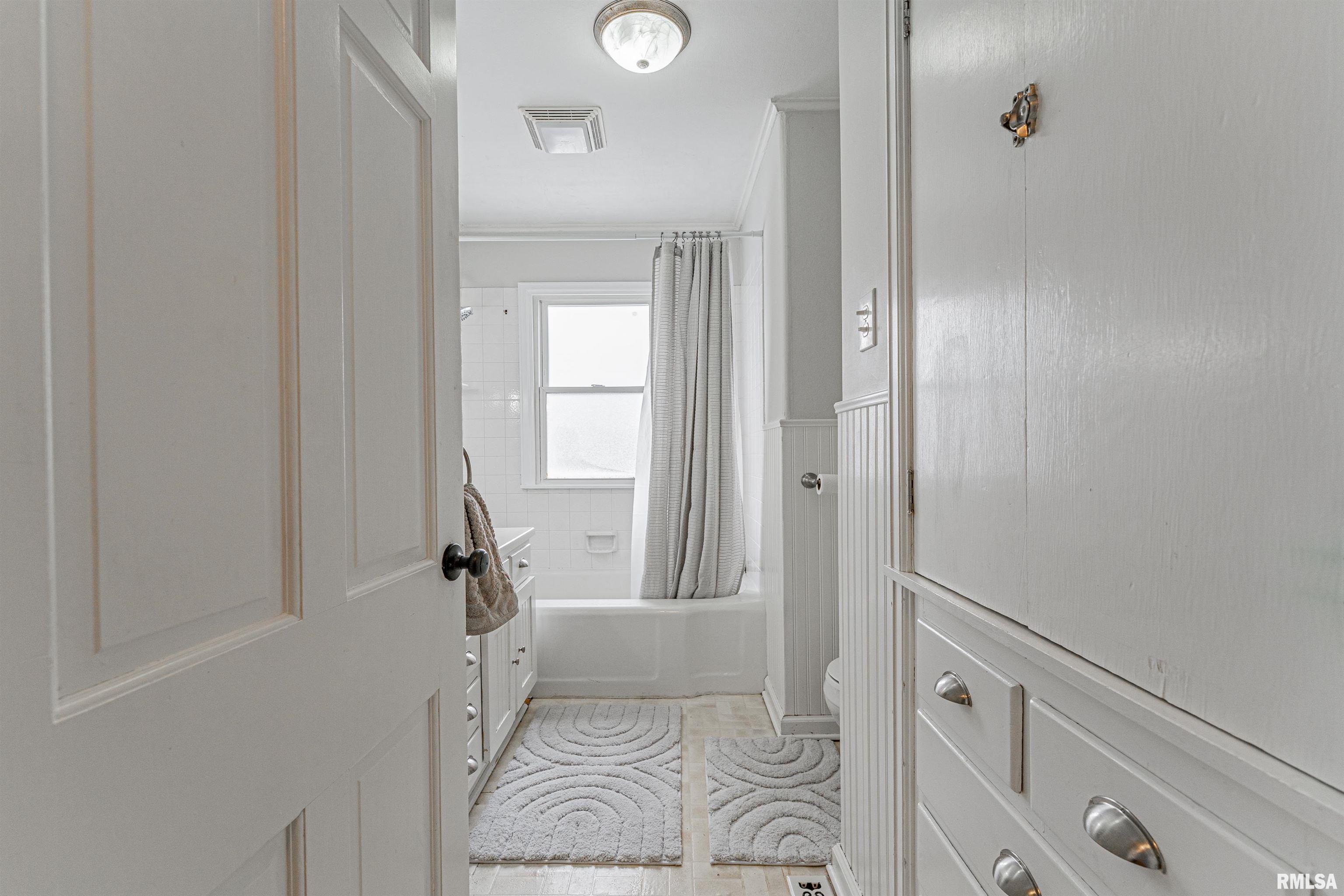 517 S Florence Avenue, Bloomington, Illinois image 14