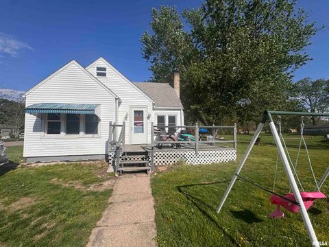 Photo of 306 E GREEN Street, Augusta, IL 62311 (MLS # CA1043109)