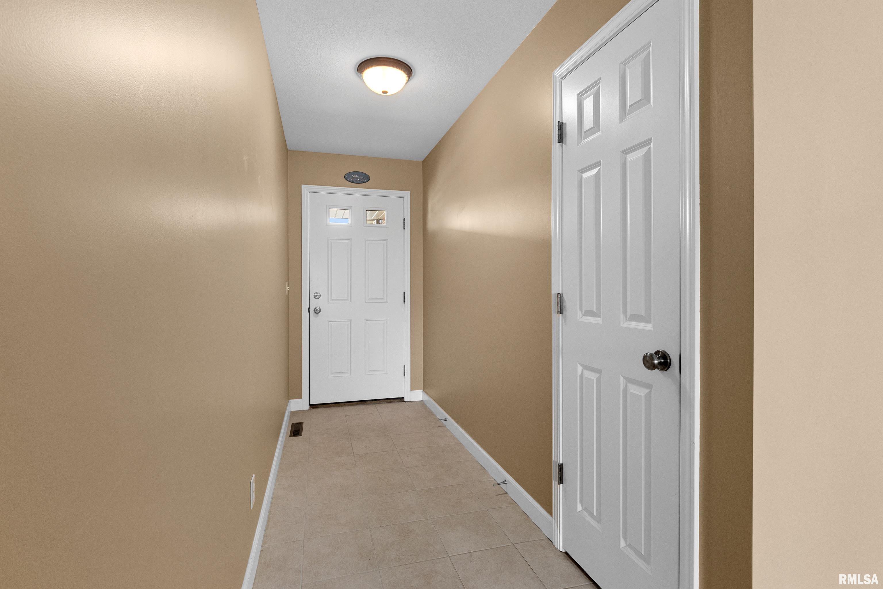 511 S Hampton Cove, Peoria, Illinois image 4