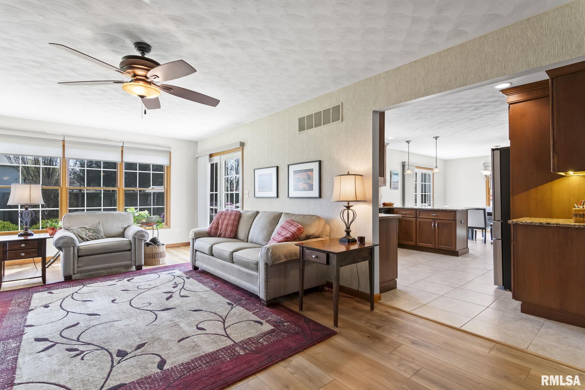 1104 Community Drive, Springfield, Illinois image 9