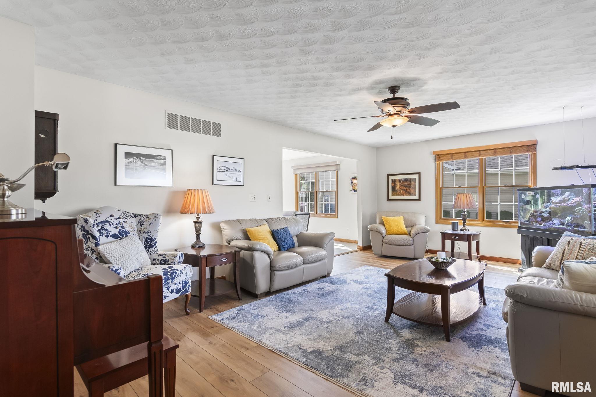 1104 Community Drive, Springfield, Illinois image 4