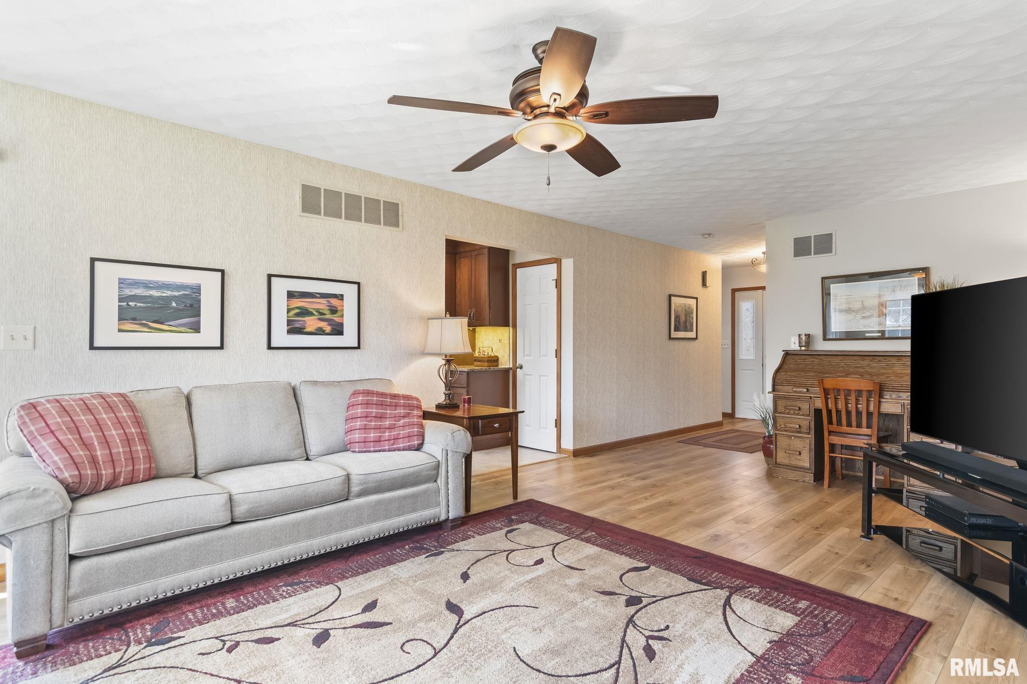 1104 Community Drive, Springfield, Illinois image 8