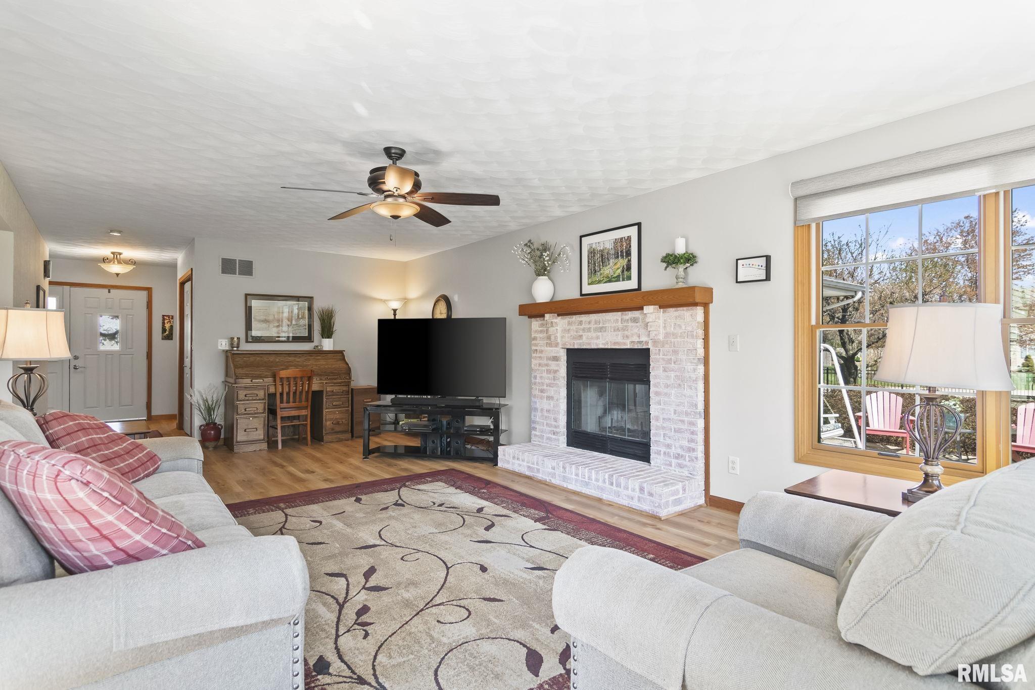 1104 Community Drive, Springfield, Illinois image 6
