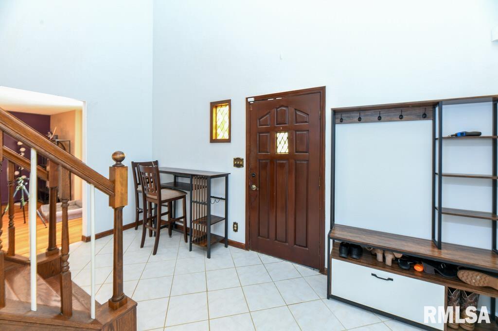 4644 W Hetherwood Drive, Peoria, Illinois image 2