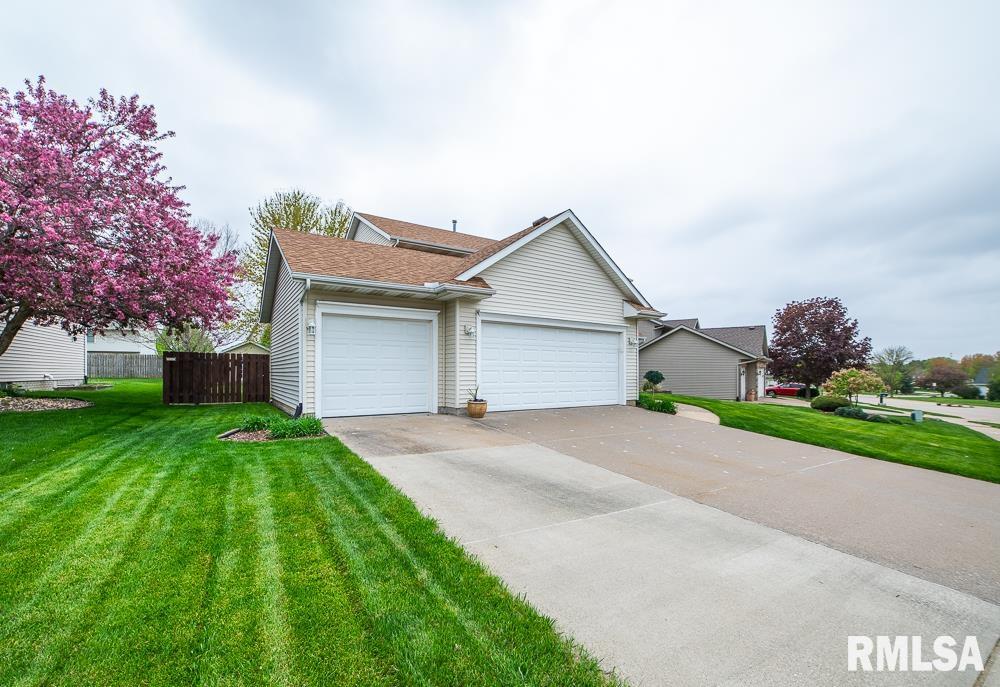2211 E 58th Street, Davenport, Iowa image 2
